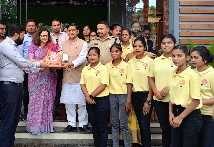  केंद्रीय राज्यमंत्री श्री तोखन साहू पहुंचे कोरिया मिलेट्स कैफे स्वादिष्ट व सेहतमंद नास्ता का लिए स्वाद