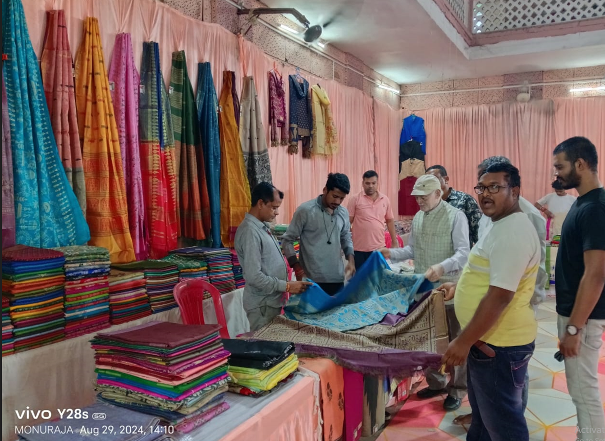  राज्य स्तरीय 8 दिवसीय हाथकरघा प्रदर्शनी शुरू