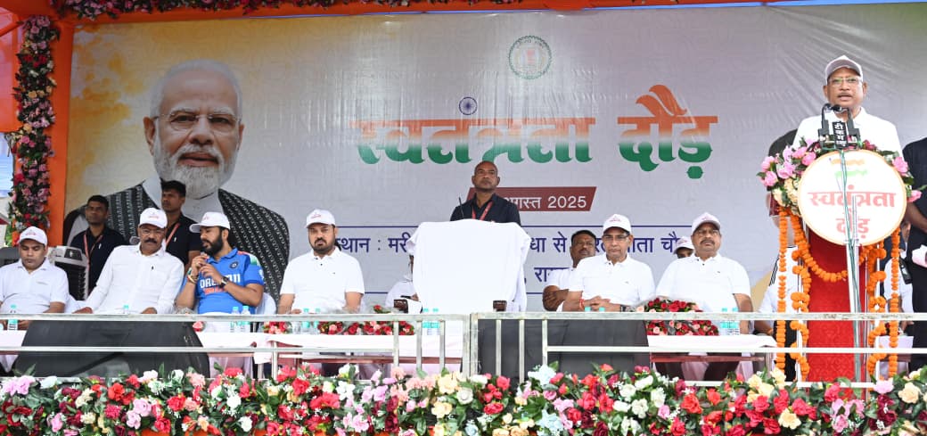 रायपुर  स्वतंत्रता दौड़  में सीएम साय की जोशीली भागीदारी  तिरंगे को बताया बलिदानियों की चेतना का प्रतीक