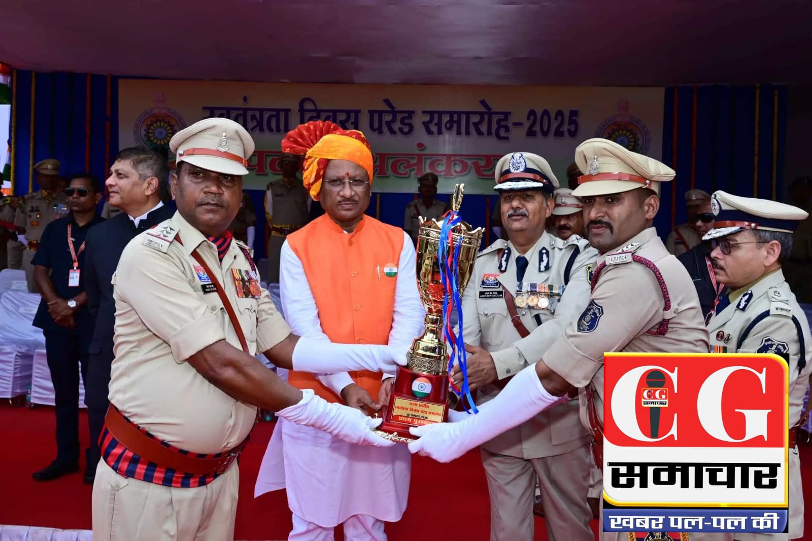 परेड ग्राउंड बना गर्व का गवाह: 35 वीर अफसरों को मिला पुलिस पदक, पर कुछ नामों ने सबका ध्यान खींचा!