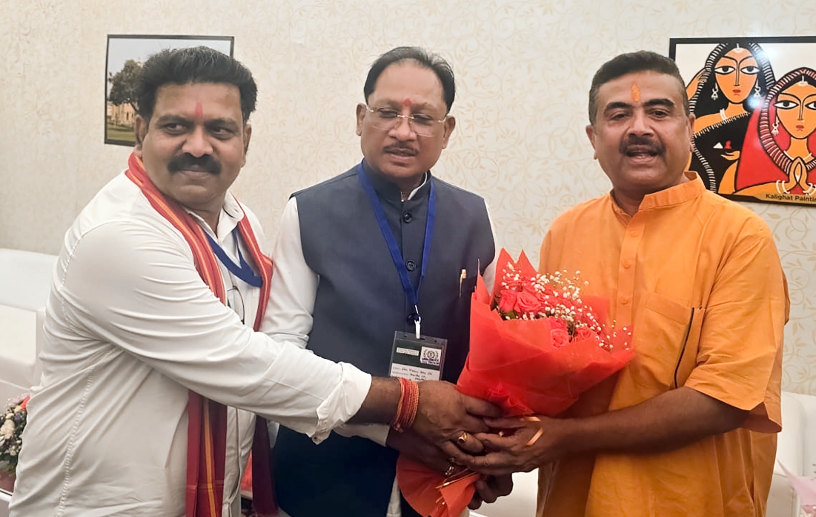 पश्चिम बंगाल में विकास के नए युग की शुरुआत: मुख्यमंत्री श्री विष्णुदेव साय ने श्री सुवेंदु अधिकारी को दी बधाई एवं शुभकामनाएं मुख्यमंत्री श्री विष्णुदेव साय कोलकाता में शपथ ग्रहण समारोह में हुए शामिल