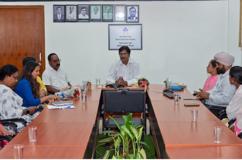 भिलाई इस्पात संयंत्र में महिला संविदा कर्मियों के लिए नई चेतना कार्यशाला स्वास्थ्य सुरक्षा और अधिकारों पर दिया गया प्रशिक्षण